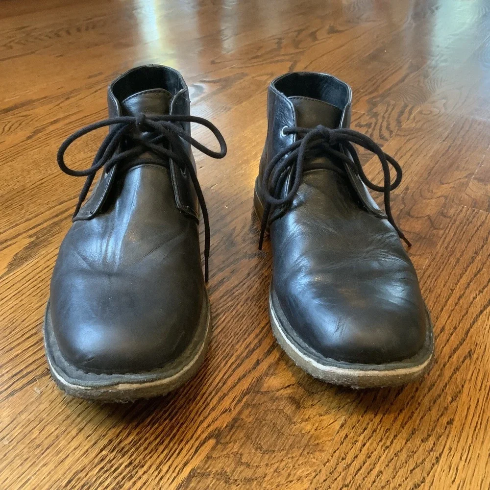 UGG Leighton Mens Size 11 Black Crinkled‎ Leather Chukka Ankle Boots Shoes